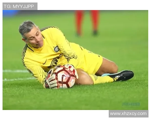 足球赛场温情时刻球星弯腰安慰落泪球童感动全场 足球赛场温情时刻球星弯腰安慰落泪球童感动全场